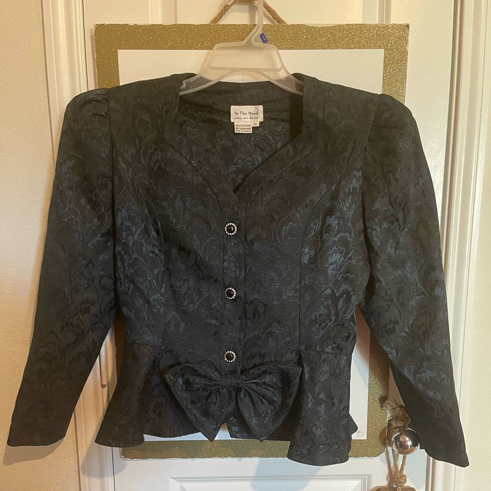 Black button top tailored fit with bow
